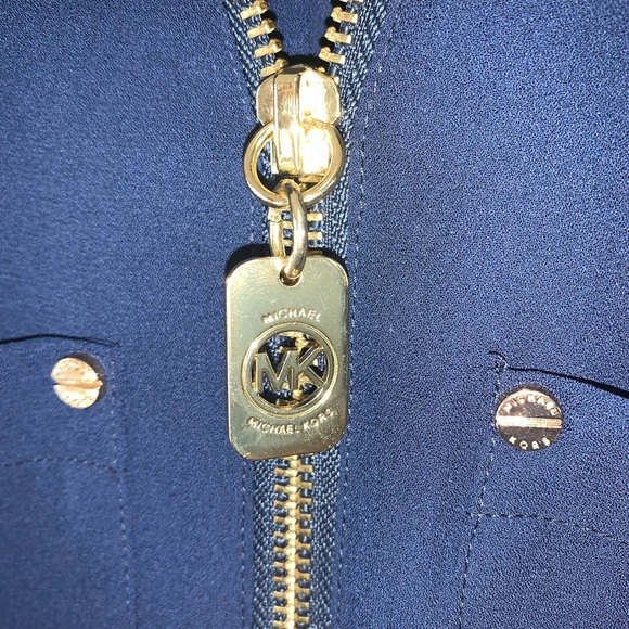 Michael Kors navy blue sleeveless 1/2 zip blouse. Size M - Picture 1 of 5